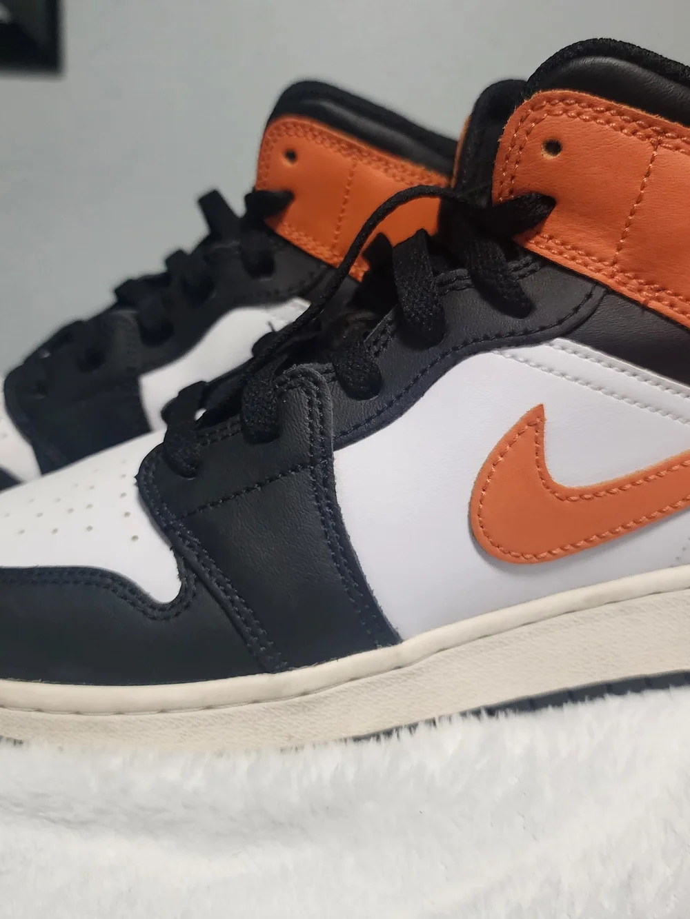 Air Jordan 1 Mid GS Starfish/Black Toe  7Y